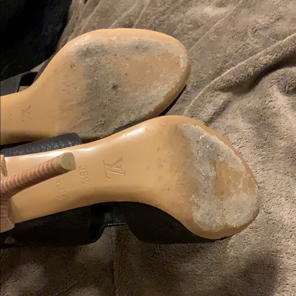 LOUIS VUITTON

Corfu Lace Up Sandals - Picture 5 of 7